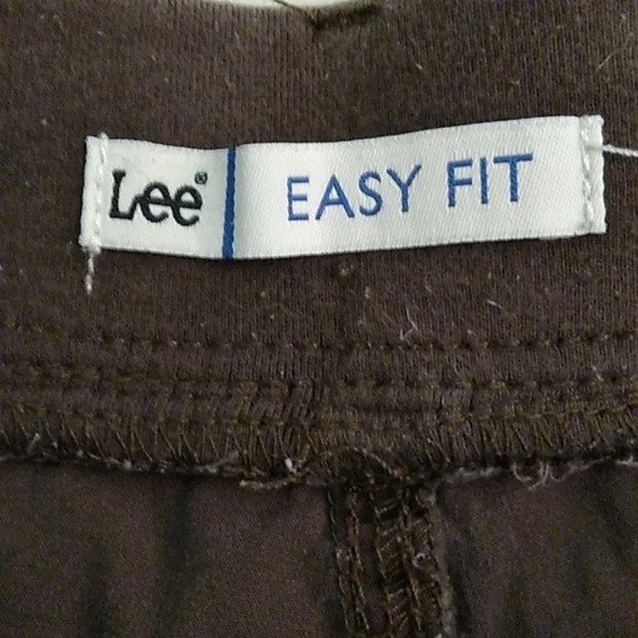 LEE EASY FIT, COTTON, STRETCH, MIDRISE, CAPRI, CARGO PANTS WITH TAB CUFF HEM - Picture 6 of 11